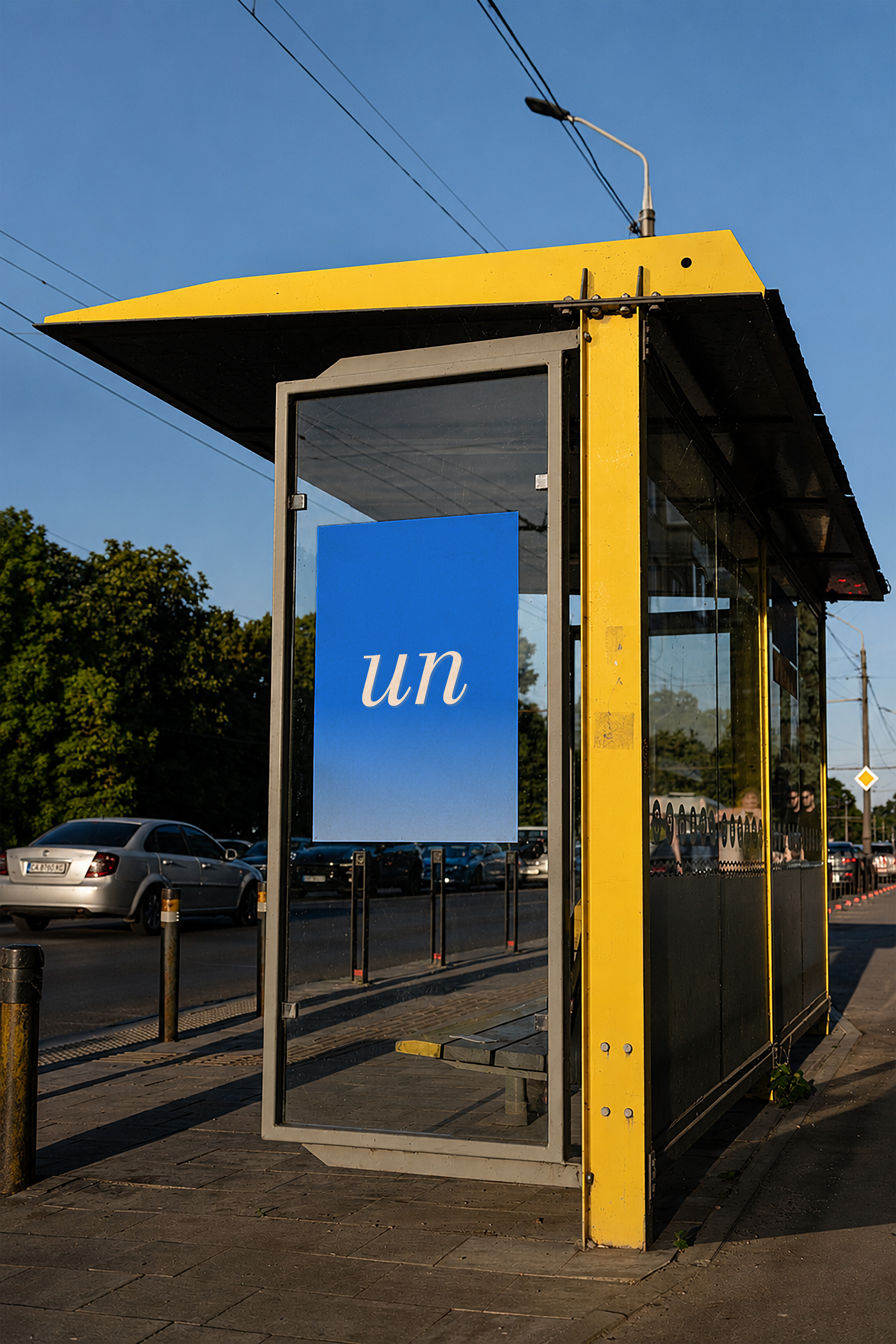 Постер на зупинці 1